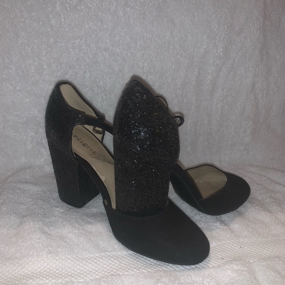 Heels - Picture 2 of 4